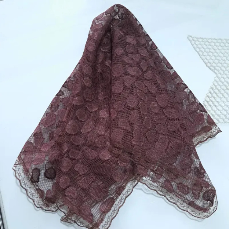 مینی اسکارف گیپور چهار گوش طرح سنگی ابعاد 70 در 70 سانتی متر