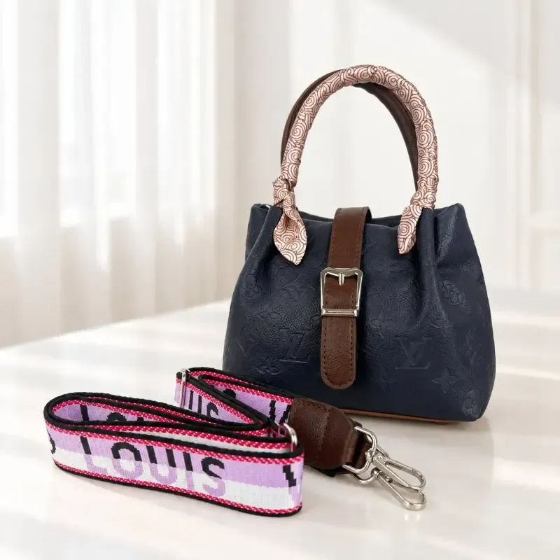 کیف زنانه دستی پاسپورتی چرم مصنوعی روزمره